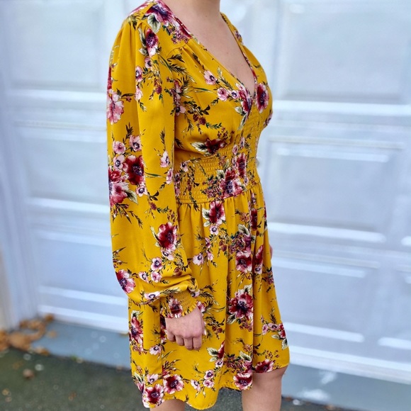 CUFF LONG SLEEVE FLORAL DRESS - Picture 3 of 3